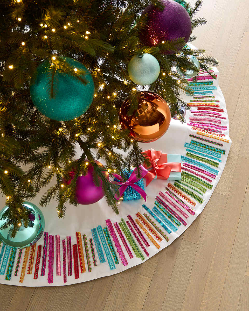 Bright Holiday Tree Skirt, 54"